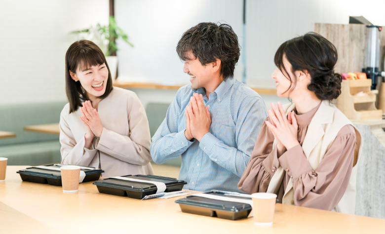 2026年】食事補助の非課税限度額が7,500円に倍増！変更点と企業の